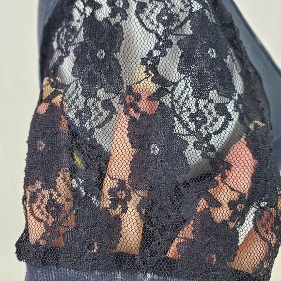 Affliction Women’s T-Shirt American Customs Motor Club Y2K Lace V-neck  Sz S - Picture 9 of 10